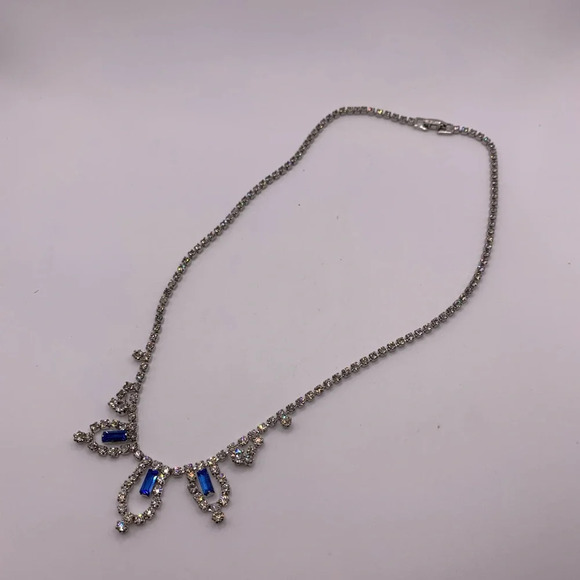 #207 Vintage silver tone blue and white rhinestone necklace - Picture 4 of 7